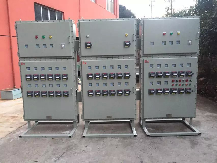 為某煉油企業(yè)配套的防爆控制柜-防爆配電柜